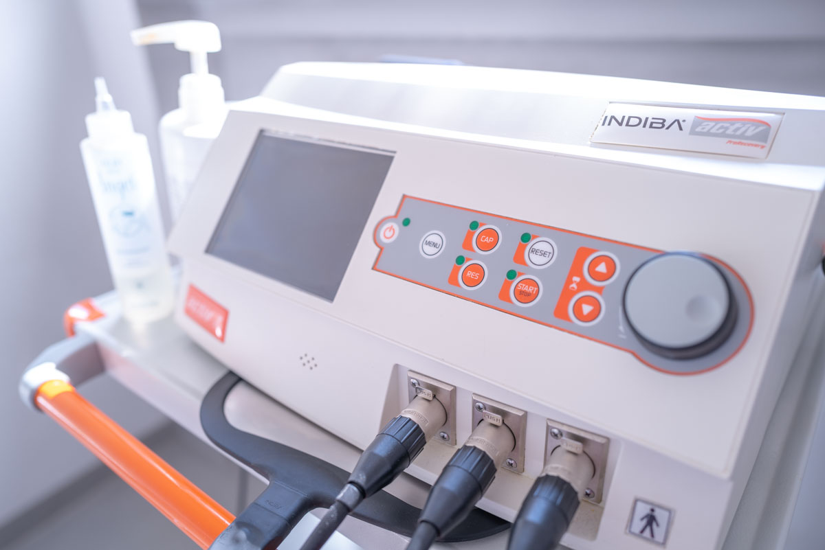 Dispositivo Indiba Activ per trattamenti di fisioterapia