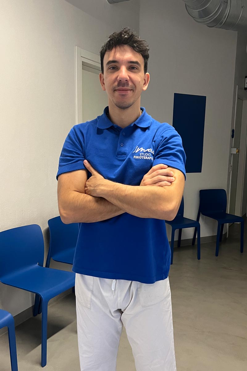 Fisioterapista Dario Testoni presso Studio Mar, esperto in riabilitazione post-traumatica e terapie fisiche strumentali.