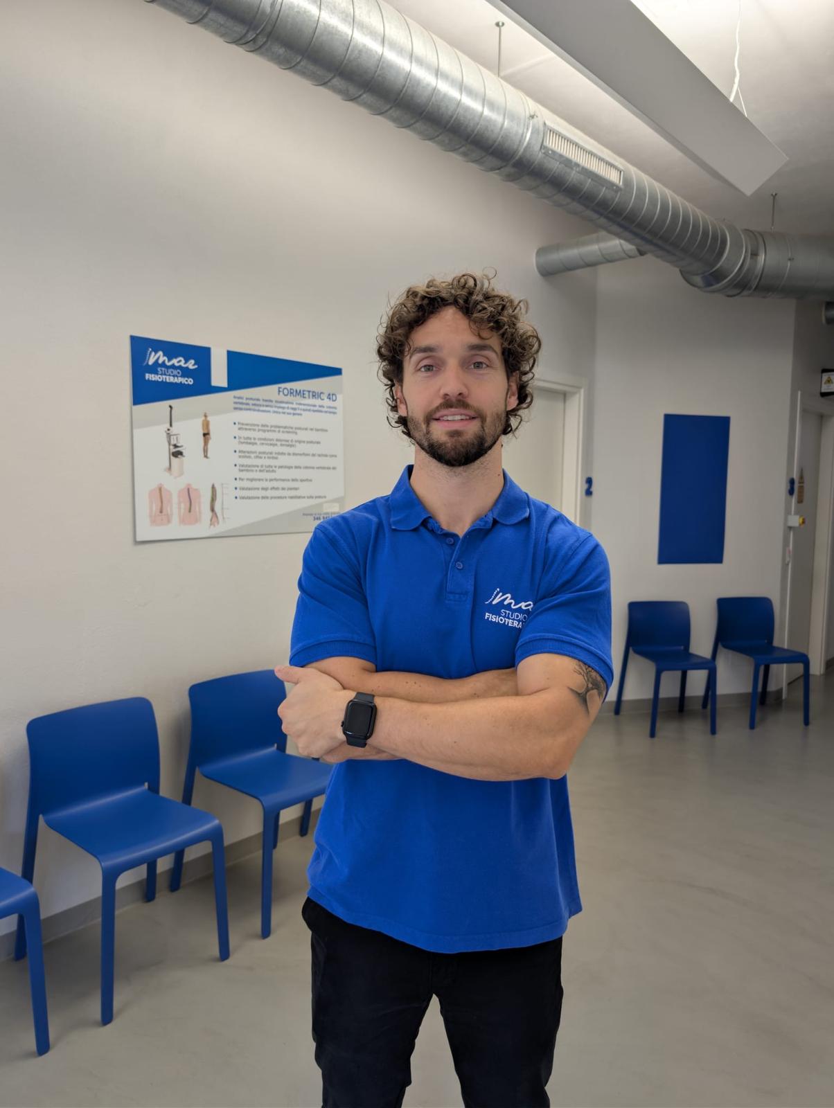 Fisioterapista Davide Borghetti presso Studio Mar, esperto in terapie manuali e riabilitazione sportiva.